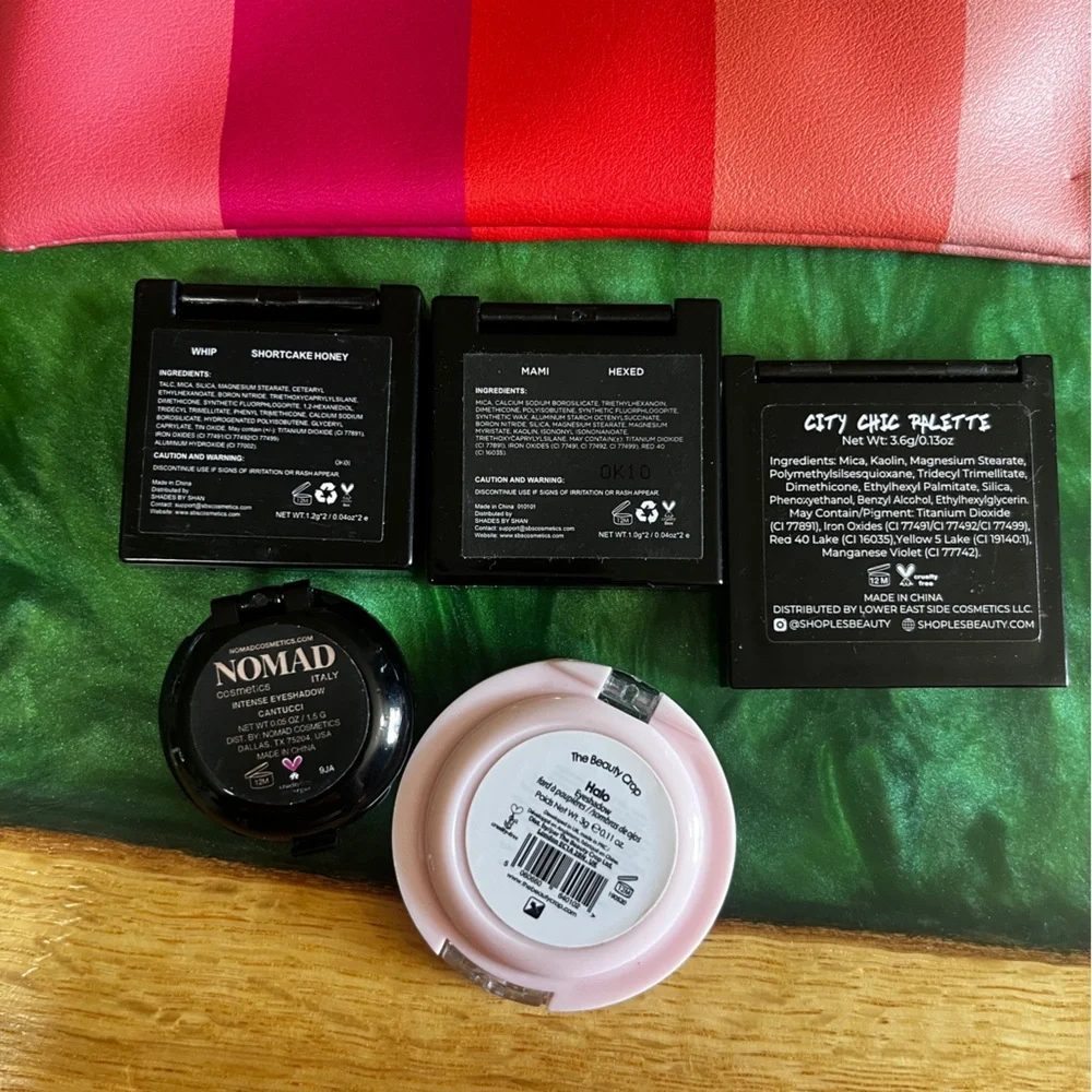 NWT Women’s Eyeshadow Collection Bundle of (5) - Nudes & browns